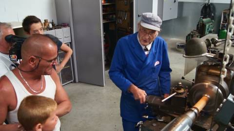 20130822 Fernand Vachez au dépôt avec des visiteurs